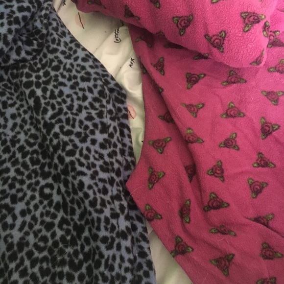 Betsey Bundle fleece jammies - Picture 3 of 4